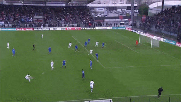 Pontarlier vs Lyon 0-3: Rayan Cherki mở bàn, Maitland-Niles nhân đôi tỷ số, Lacazette đánh đầu chốt hạ chiến thắng 3 sao