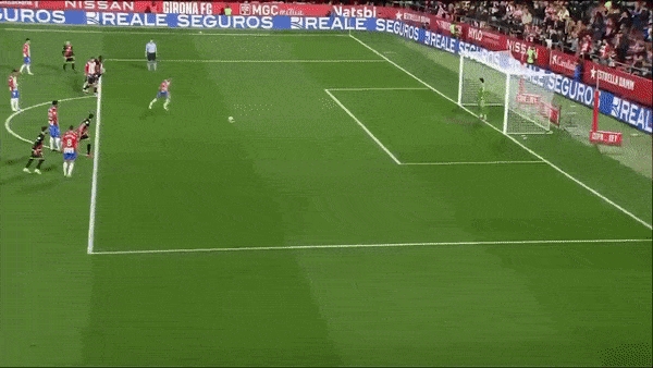 Girona vs Rayo Vallecano 3-1: Christian Stuani xuất thần cú đúp nhờ penalty, Daley Blind góp công chiến thắng, giành vé đi tiếp Copa del Rey