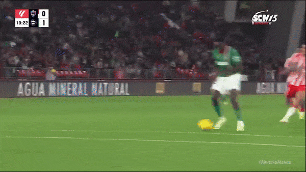 Almeria vs Alaves 0-3: Samu Omorodion tỏa sáng cú đúp, Luis Rioja chớp thời cơ trên chấm penalty, Almeria nguy cơ rớt hạng La Liga