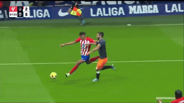 Atletico Madrid vs Valencia 2-0: Samuel Lino mở bàn, Memphis Depay lập công, Atletico vượt mặt Barca giành tốp 4 La Liga 