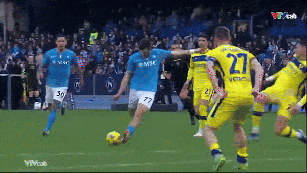 Napoli vs Verona 2-1: Diego Coppola ghi bàn nhưng Dawidowicz phản lưới nhà, Kvaratskhelia lập siêu phẩm ấn định chiến thắng