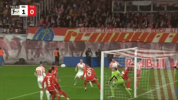 RB Leipzig vs Union Berlin 2-0: Lois Openda mở bàn, Benjamin Sesko ấn định chiến thắng, Christopher Trimmel nhận thẻ đỏ