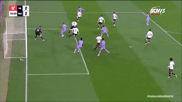 Valencia vs Real Madrid 2-2: Duro, Yaremchuk bất ngờ thủng lưới Lunin, Vinicius cứu thua Real, Bellingham nhận thẻ đỏ, HLV Ancelotti vững ngôi đầu La Liga