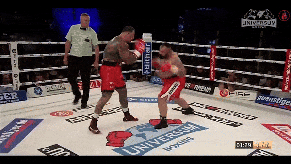 Khi những "Chàng béo" hạ knock-out "Cỗ máy lực lưỡng"