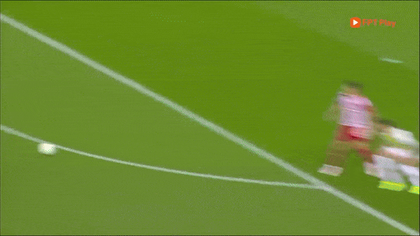 Olympiakos vs Fenerbahce 3-2: Fortounis, Jovetic, Chiquinho sớm áp đảo 3 bàn, Tadic, Kahveci suýt ngược dòng, Fenerbahce quyết phục thù lượt về