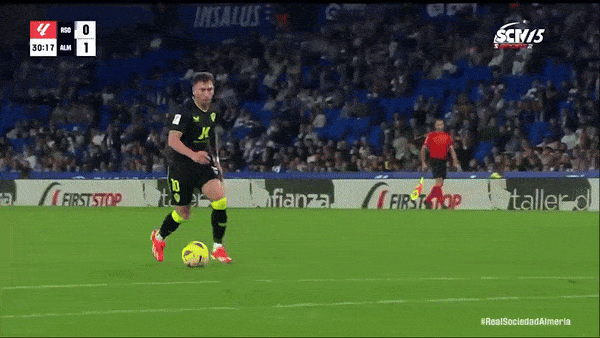 Real Sociedad vs Almeria 2-2: Adri Embarba xuất thần cú đúp cứu thua nhờ penalty, Sheraldo Becker, Mikel Oyarzabal lập công, Igor Zubeldia nhận thẻ đỏ