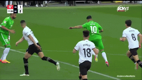 Valencia vs Real Betis 1-2: Ayoze Perez mở bàn, Pepelu gỡ hòa nhờ penalty, Ayoze Perez hoàn thành cú đúp, vượt mặt Valencia 