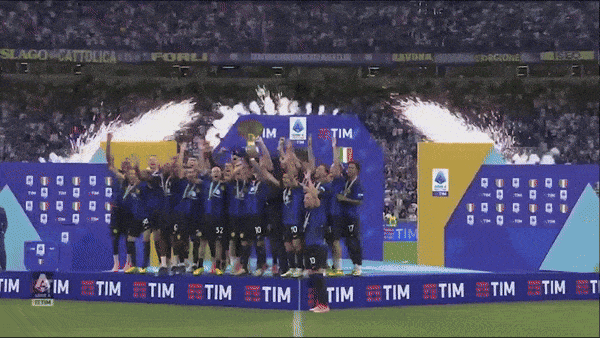Inter Milan vs Lazio 1-1: Kamada Daichi mở bàn, Denzel Dumfries chia điểm, Inter ăn mừng danh hiệu Scudetto lần thứ 20