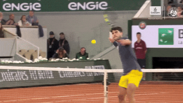 Sebastian Korda vs Carlos Alcaraz 3-6, (5)6-7, 3-6: Thắng dễ Korda, Alcaraz sẽ gặp Shelton hoặc Auger-Aliassime ở vòng 4 Roland Garros