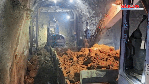 Hầm Bãi Gió tiếp tục sạt lở, đường sắt Bắc Nam chưa thể thông tuyến