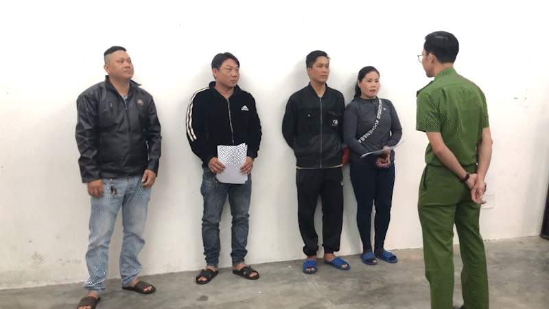 Bắt con nợ về nhà để “ép trả nợ”, 5 người bị khởi tố