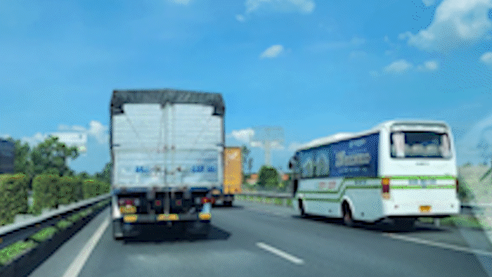 Tin nóng: Nhiều phương tiện vượt ẩu, lưu thông vào làn khẩn cấp trên cao tốc TPHCM – Trung Lương