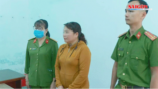 Tin nóng: Bắt người phụ nữ làm giả sổ đỏ để chiếm đoạt tiền