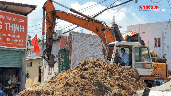 Mở rộng đường Nguyễn Thị Định: Thi công xuyên ngày đêm, người dân kỳ vọng sớm chấm dứt ùn tắc