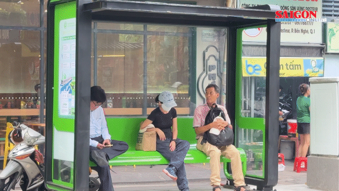 Nhà chờ xe buýt kiểu mới: Ghế ngồi êm, hết lo nắng mưa tạt