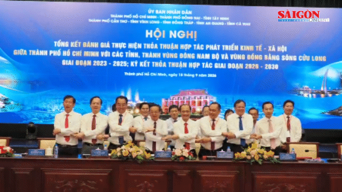 TPHCM cùng 7 tỉnh, thành kết nối hạ tầng, khơi thông dòng hàng 