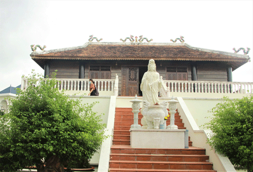 Chủ tịch nước Nguyễn Xuân Phúc dâng hương tại Khu lưu niệm đồng chí Trương Văn Bang ảnh 3