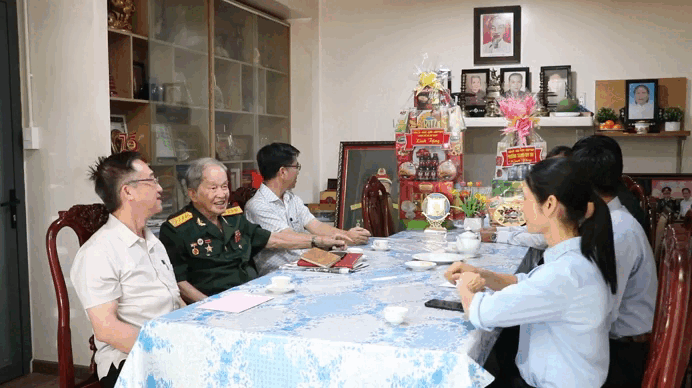 Lãnh đạo TPHCM thăm Anh hùng Lực lượng vũ trang nhân dân Nguyễn Văn Tàu