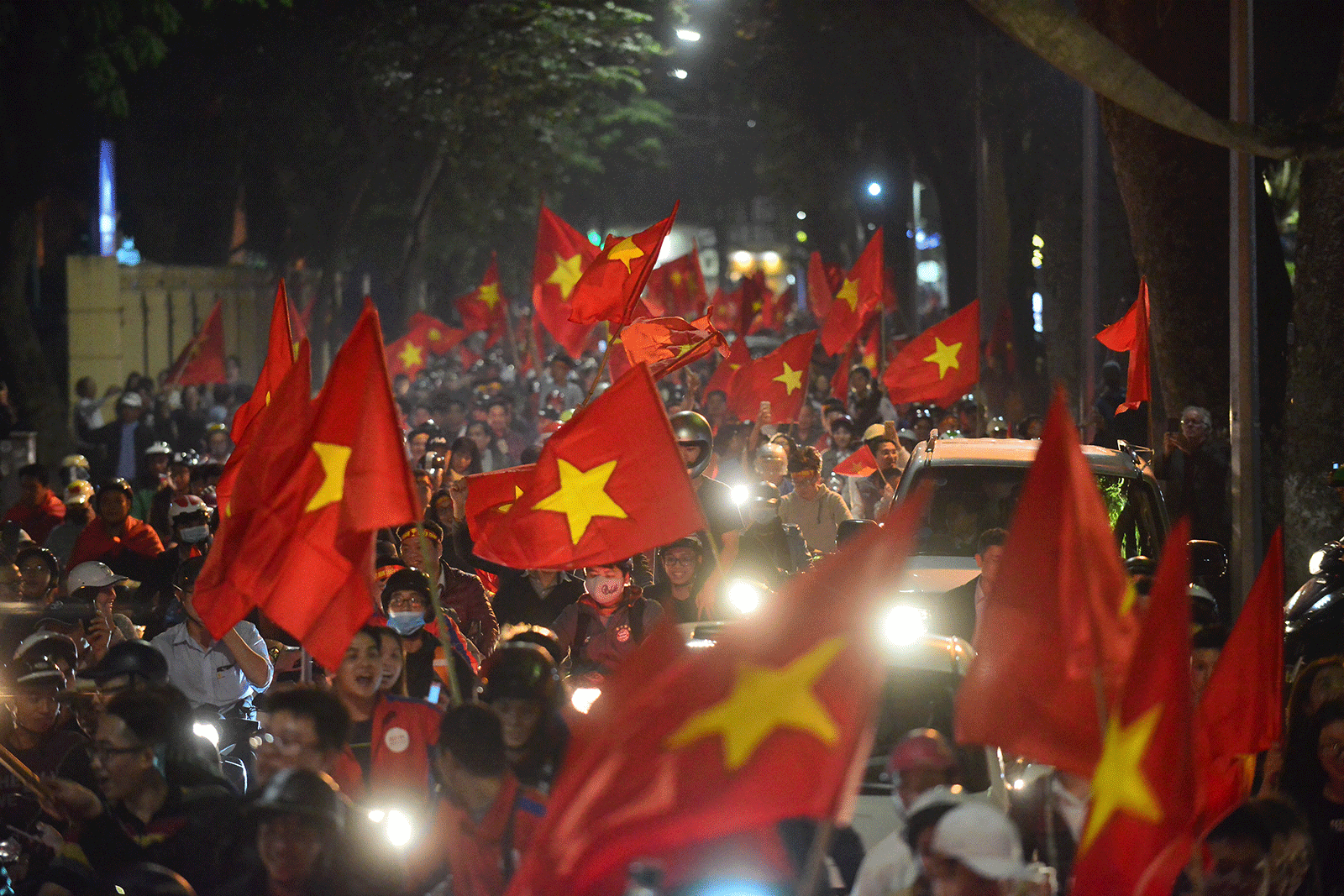 Cả nước vỡ òa trước kỳ tích của U23 Việt Nam ảnh 22