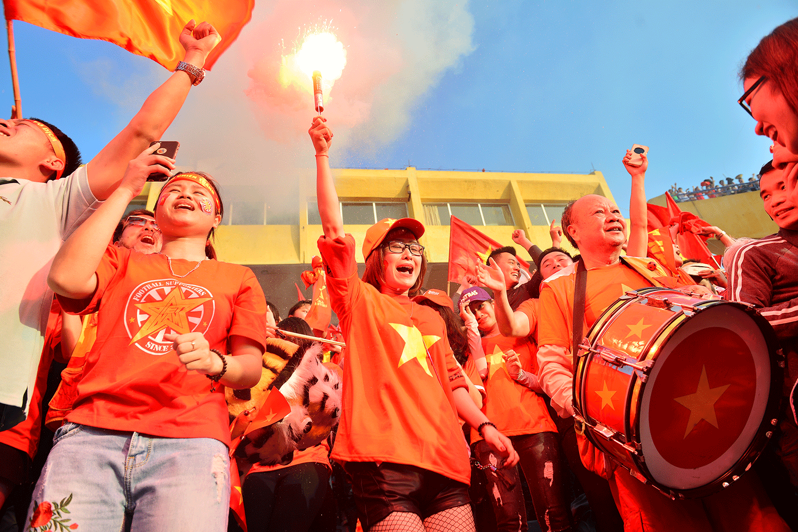 Cả nước vỡ òa trước kỳ tích của U23 Việt Nam ảnh 21