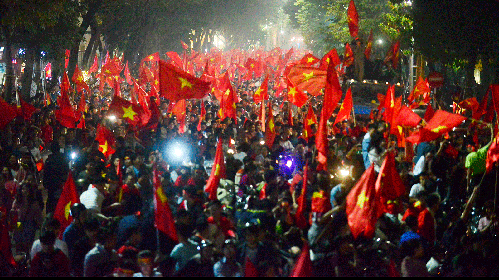 Cả nước vỡ òa trước kỳ tích của U23 Việt Nam ảnh 19