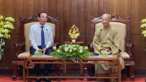 Bí thư Thành ủy TPHCM thăm, chúc mừng Pháp chủ Hội đồng Chứng minh Giáo hội Phật giáo Việt Nam