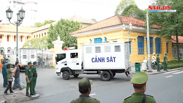 Bản tin trưa 18-7: Việt Nam nộp hồ sơ Đệ trình Ranh giới thềm lục địa mở rộng ngoài 200 hải lý ở khu vực giữa Biển Đông; Xét xử "đại án" Cục Đăng kiểm Việt Nam