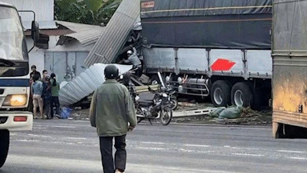 Bản tin ANTT 22-12: Tai nạn giao thông liên hoàn giữa 5 phương tiện làm 3 người bị thương; Điều tiết giao thông sau tai nạn liên hoàn giữa 4 xe ô tô tại Đắk Lắk