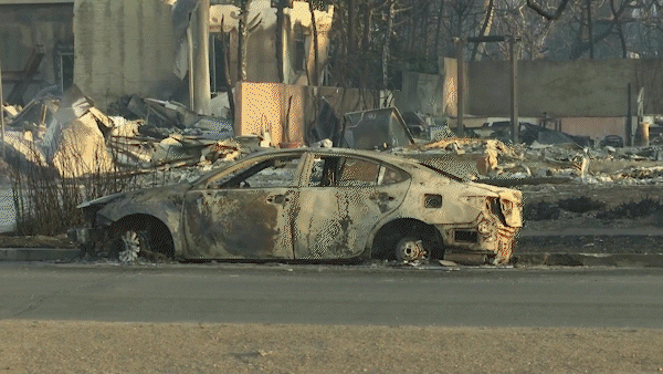 Bản tin trưa 11-1: Số người chết trong cháy rừng ở Mỹ tiếp tục tăng, Canada và Mexico cử lực lượng hỗ trợ; Nam bộ có nơi dưới 21 độ C