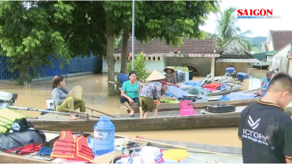 Oằn mình trong rốn lũ Nghệ An