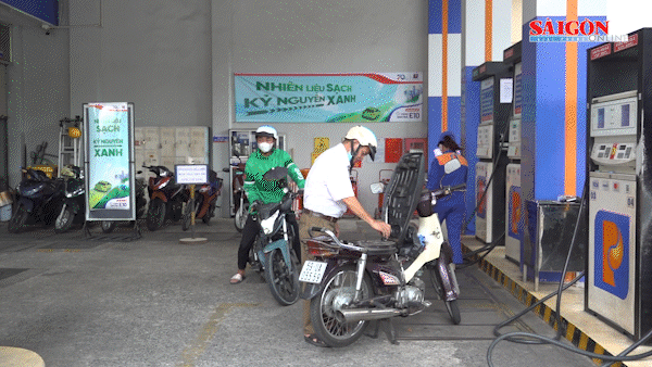 TPHCM: Bớt e dè, người tiêu dùng dần đón nhận xăng E10