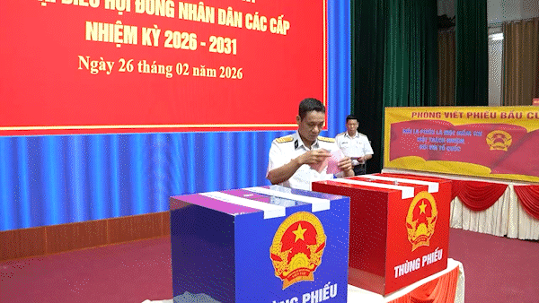 Bầu cử sớm trên biển tại Vùng 2 Hải quân