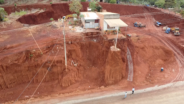 Vụ hạ cốt nền đường ĐT753 ở Đồng Nai: Tạm thời bạt ta luy để chống sạt lở