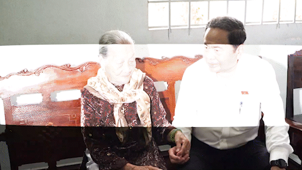 Chủ tịch Quốc hội Trần Thanh Mẫn thăm Mẹ Việt Nam Anh hùng Nguyễn Thị Hảnh