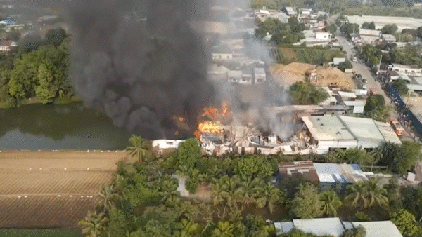 Hỏa hoạn bao trùm kho nệm 1.000m² ở Đồng Nai