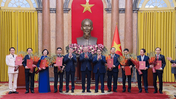 Trao quyết định bổ nhiệm các thành viên Chính phủ