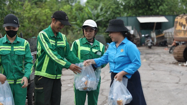 "Giải nhiệt mùa hè" cho những người làm việc xuyên lễ