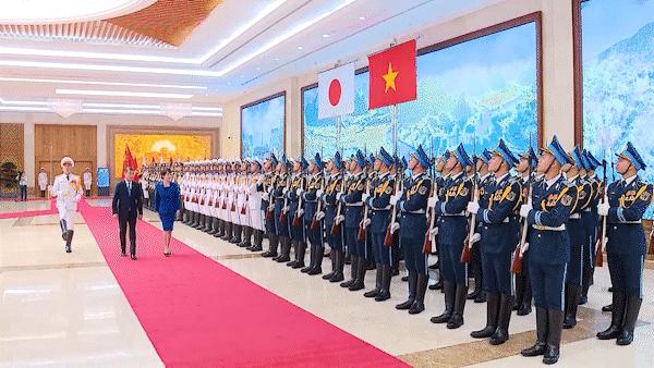Thủ tướng Lê Minh Hưng chủ trì lễ đón chính thức Thủ tướng Nhật Bản Takaichi Sanae