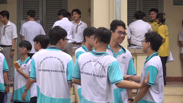 Thi tốt nghiệp THPT 2026: Xu hướng chọn môn STEM tăng rõ rệt