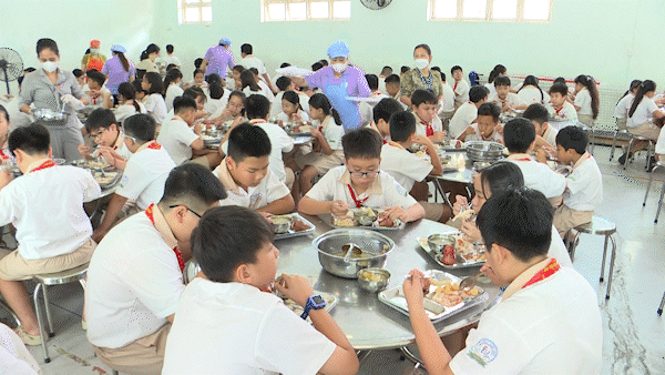 Sở ATTP TPHCM khó kiểm tra hết các cơ sở cung cấp suất ăn, thực phẩm