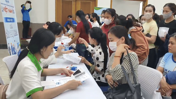 Hơn 2.000 công nhân được khám sức khỏe miễn phí