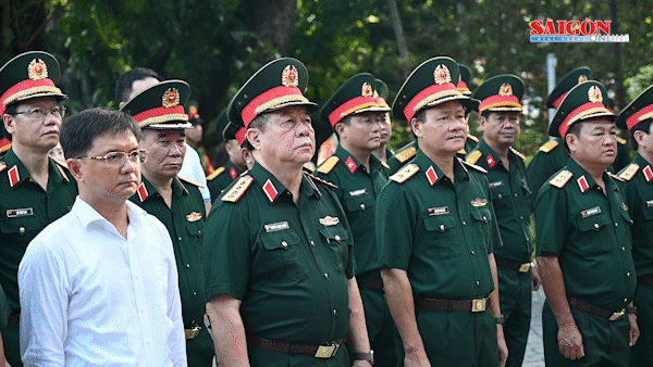 Đại tướng Nguyễn Trọng Nghĩa dâng hương tưởng niệm cố Tổng Bí thư Trần Phú và các Anh hùng liệt sĩ