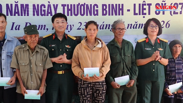 Khám, cấp thuốc cho hơn 1.300 người dân khu vực biên giới