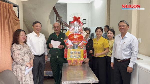Lãnh đạo TPHCM thăm, tri ân người có công