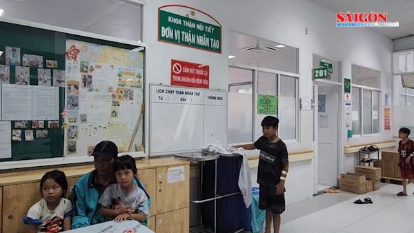 Những “chiến binh” nhỏ tuổi ở phòng chạy thận