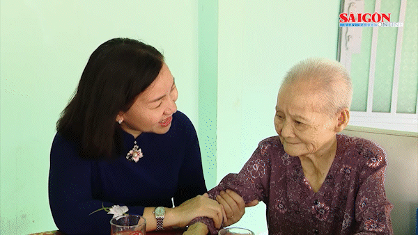 Lãnh đạo Ủy ban MTTQ Việt Nam TPHCM thăm, tặng quà các Mẹ Việt Nam Anh hùng