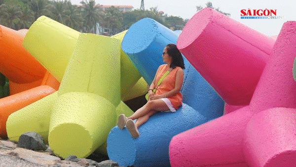 Bờ kè sắc màu tạo sức hút mới cho biển Mũi Né