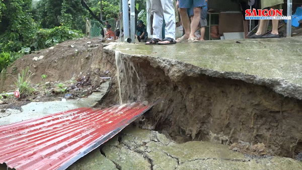 Thanh Hóa: Sơ tán khẩn cấp 17 hộ dân khỏi khu vực nguy cơ sạt lở