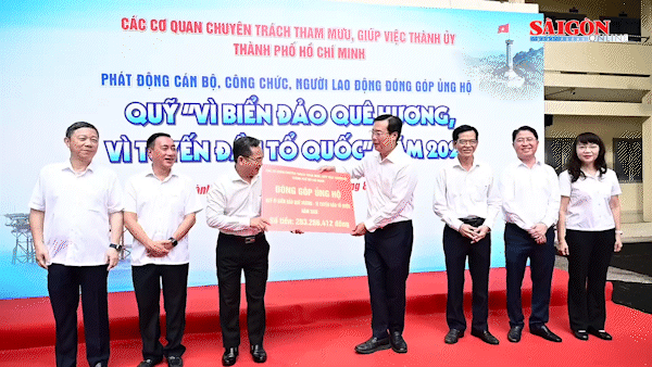Cán bộ, công chức ủng hộ Quỹ “Vì biển đảo quê hương – Vì tuyến đầu Tổ quốc” TPHCM