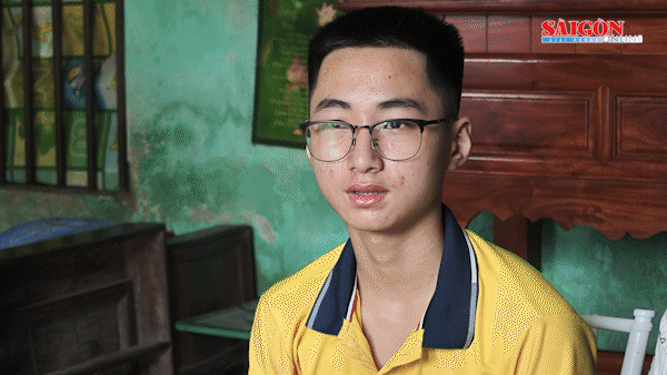 Trong ngày 17-9, đoàn công tác của báo SGGP đã vượt hàng hàng cây số tới thăm gia đình em Nguyễn Đức Hiếu